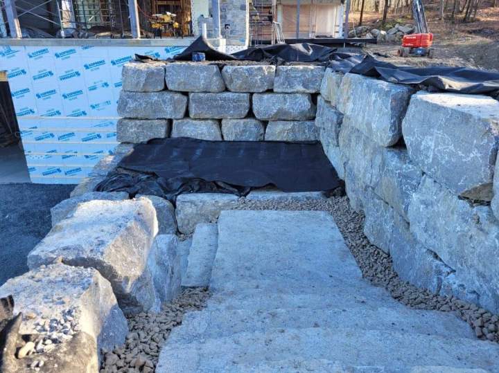 Montage de mur de soutènement Sutton